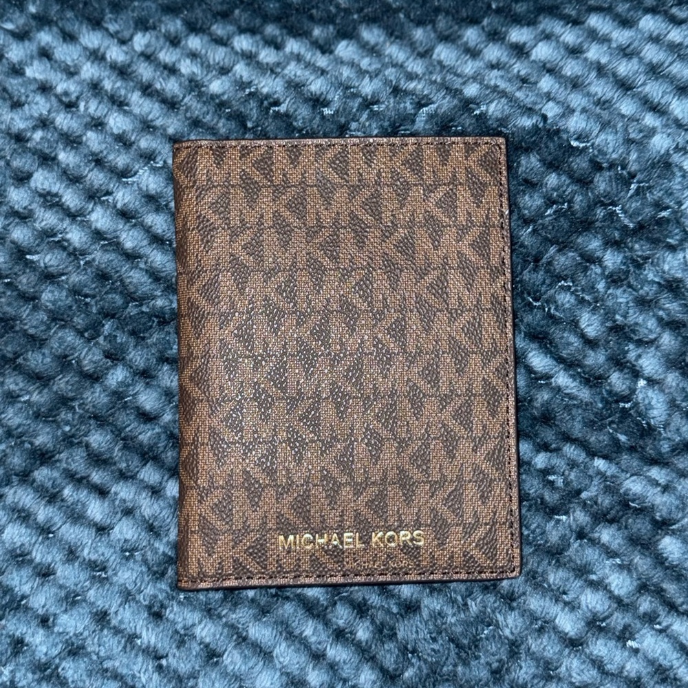 Michael Kors Passports Wallet